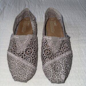 TOMS Grey Lace Flats | Size 6 | Like New